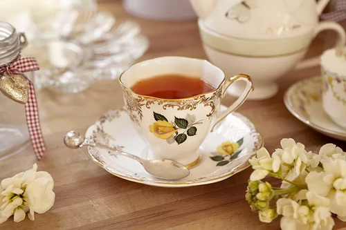 红茶能和咖啡一起喝吗_月季花和红茶一起泡茶吗