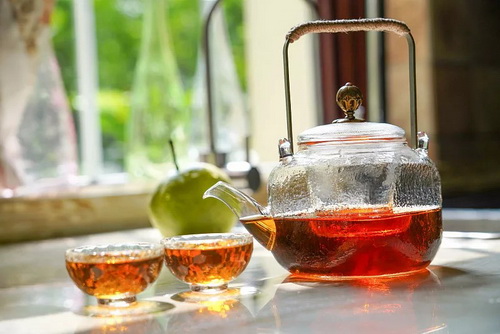 泡的红茶隔夜可以喝吗_早晨喝柠檬茶的功效与作用