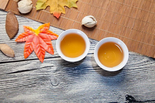茯茶金花的功效和作用_茯茶茶叶品鉴外观滑腻茶汤为橙黄色