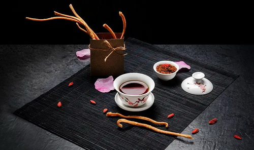 茶与古典文学精神内涵_龙润姓氏茶全新品牌形象温暖上线