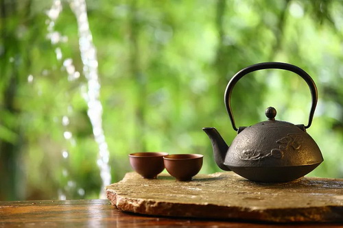 茶叶中的茶碱对人体有害吗_安吉白茶的副作用